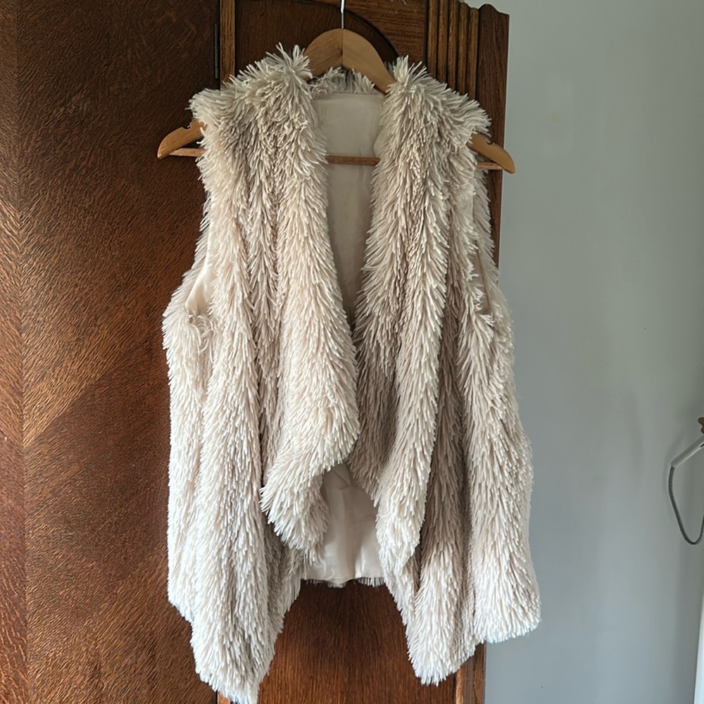 Fuzzy Faux Fur Vest Lined Tan Cozy Draped Cozy Texture Small Medium